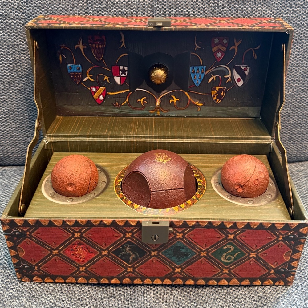 Quidditch Set with Quaffle and Bludgers